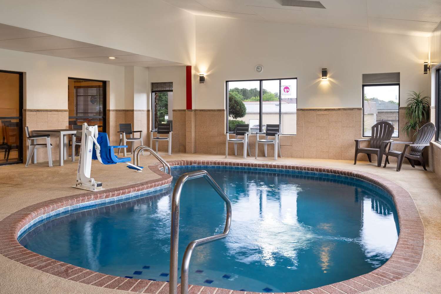 Ramada by Wyndham Locust Grove 18/29