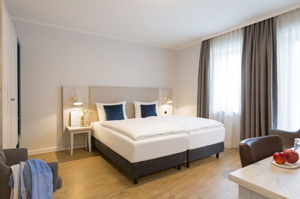 Hotel Berliner Bar 7/34