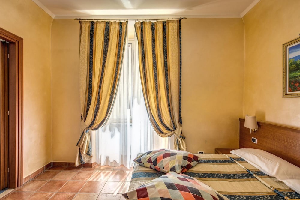 Hotel Maryelen 2 23/50