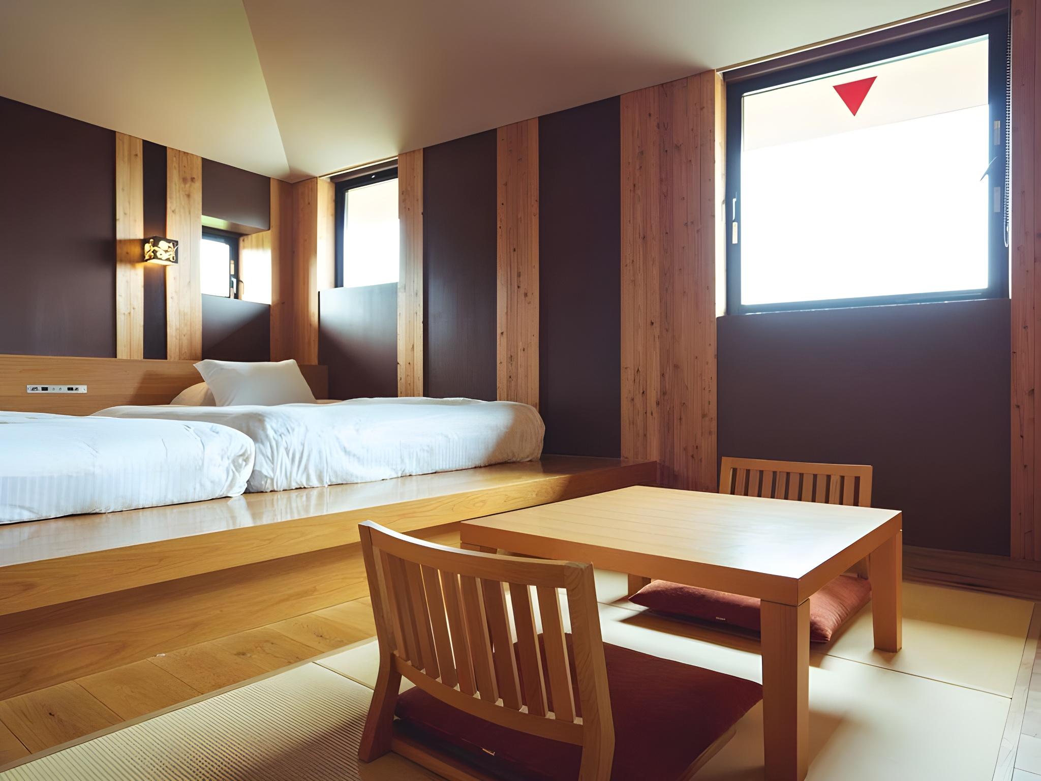 Hollywood, Deluxe, Twin Beds, Bathtub