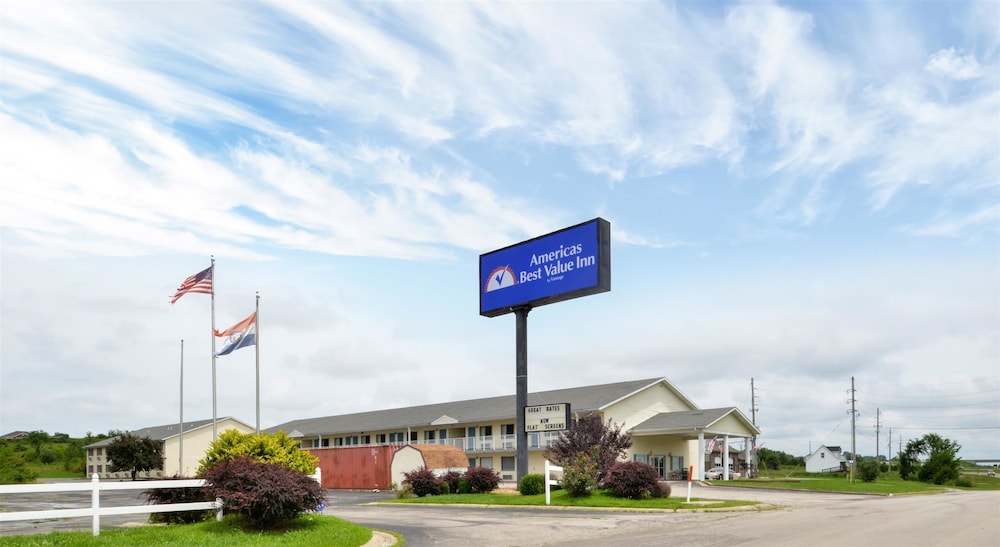Americas Best Value Inn Knob Noster thumb 3