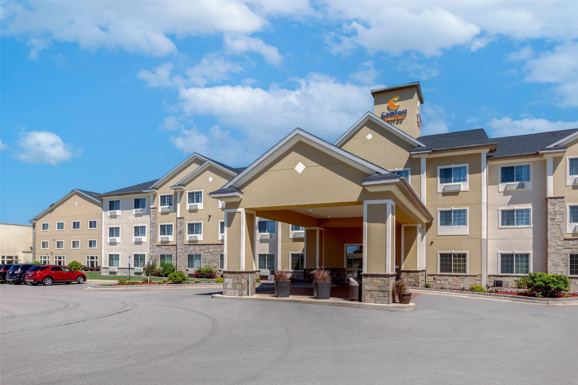 Comfort Suites Johnson Creek Conference Center 19/23