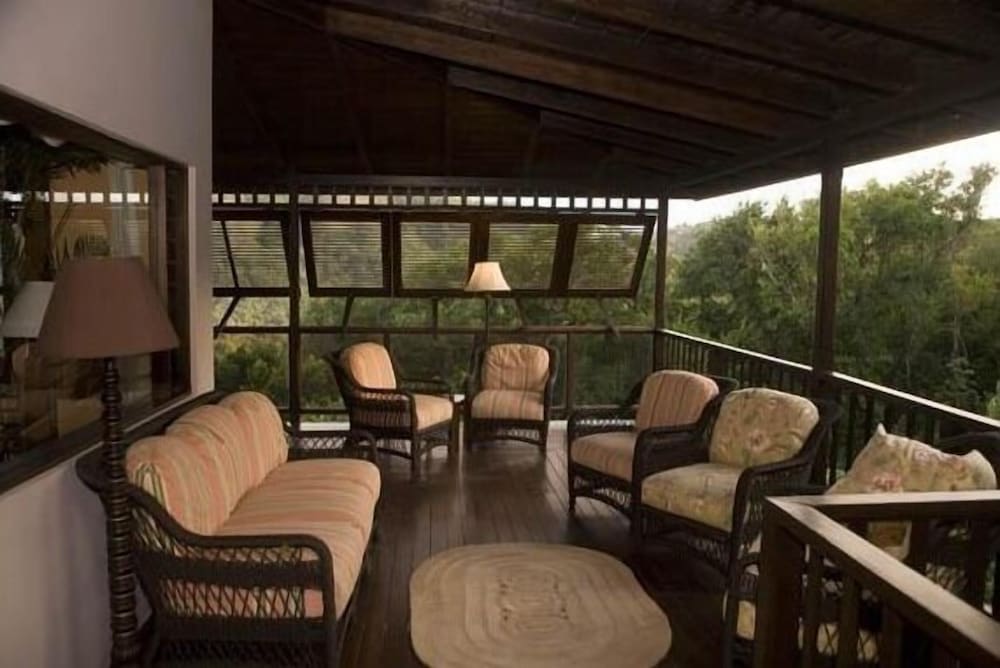 SPRING HOUSE BEQUIA 32/50