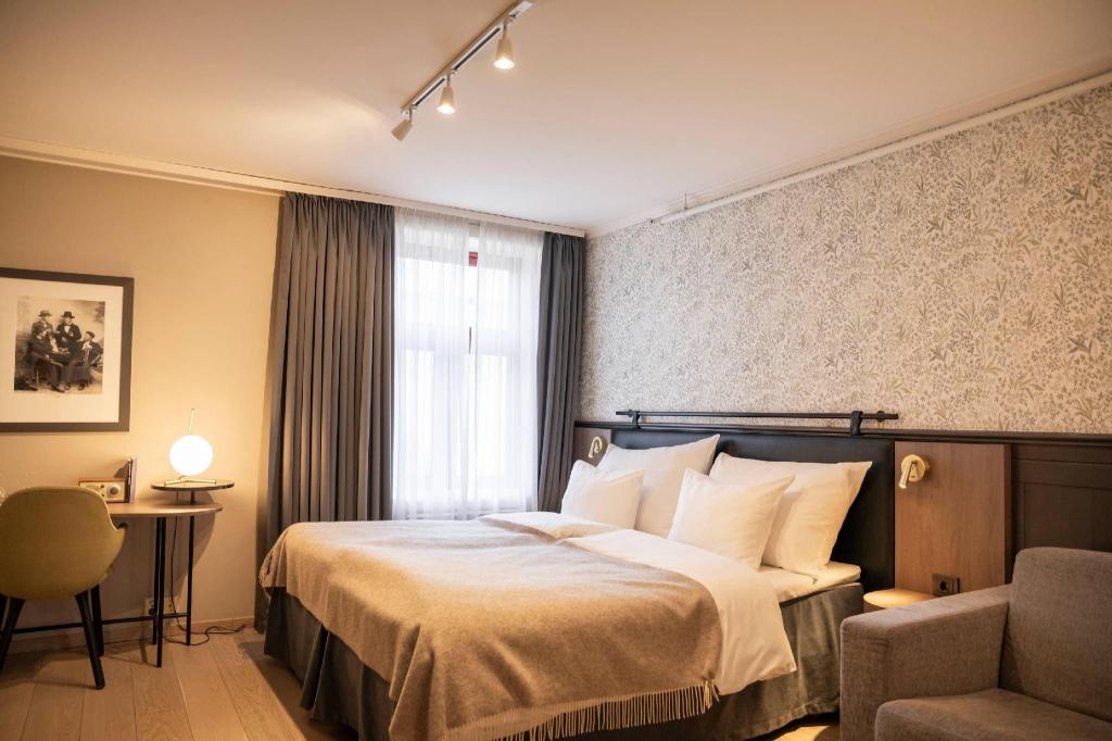 Room, Double Bed
