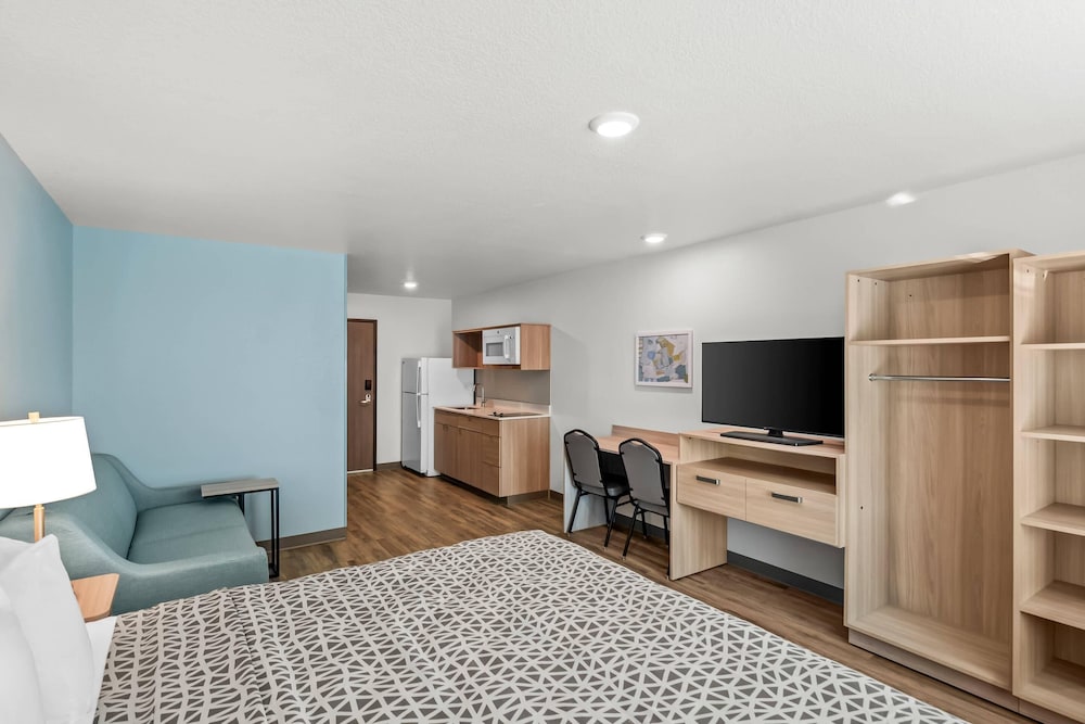 WoodSpring Suites Palm Springs - West Palm Beach, FL 34/44