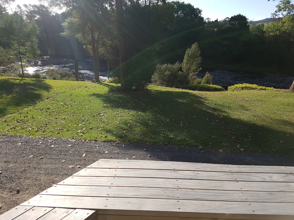 Bay Of Islands Holiday Park 64/68