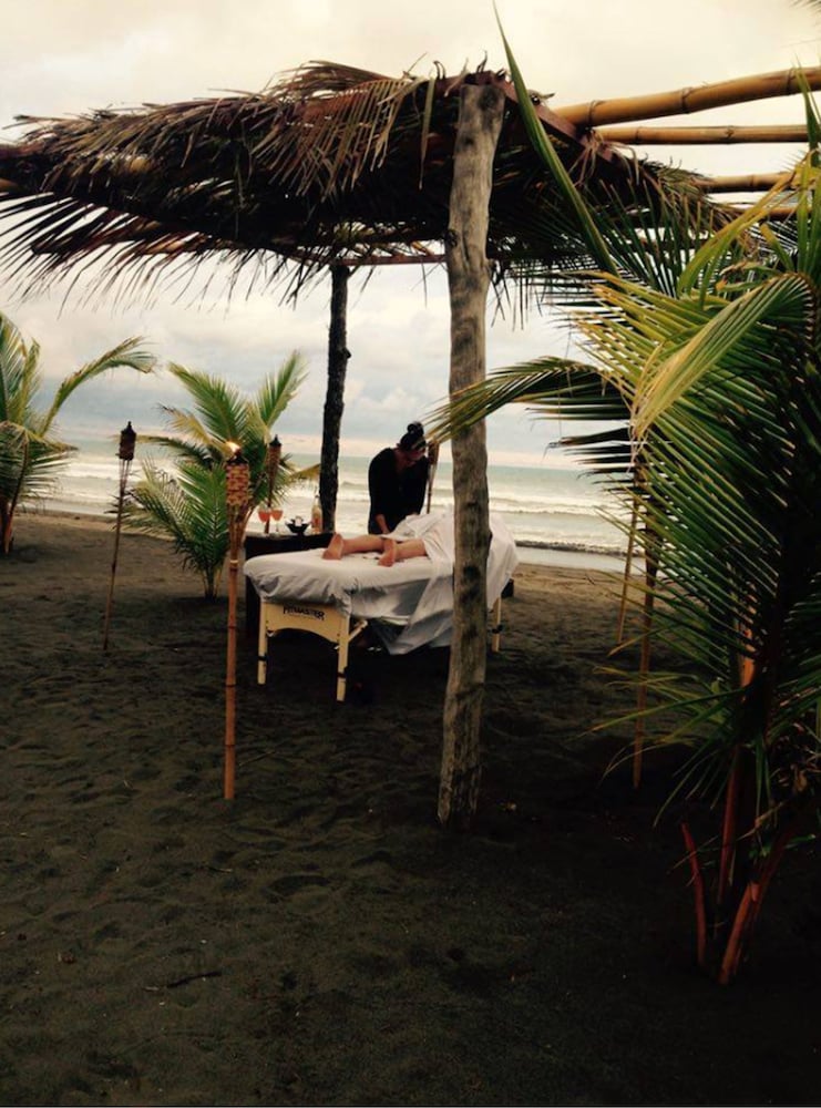 Cocomar Beachfront Hotel Island Resort 36/65