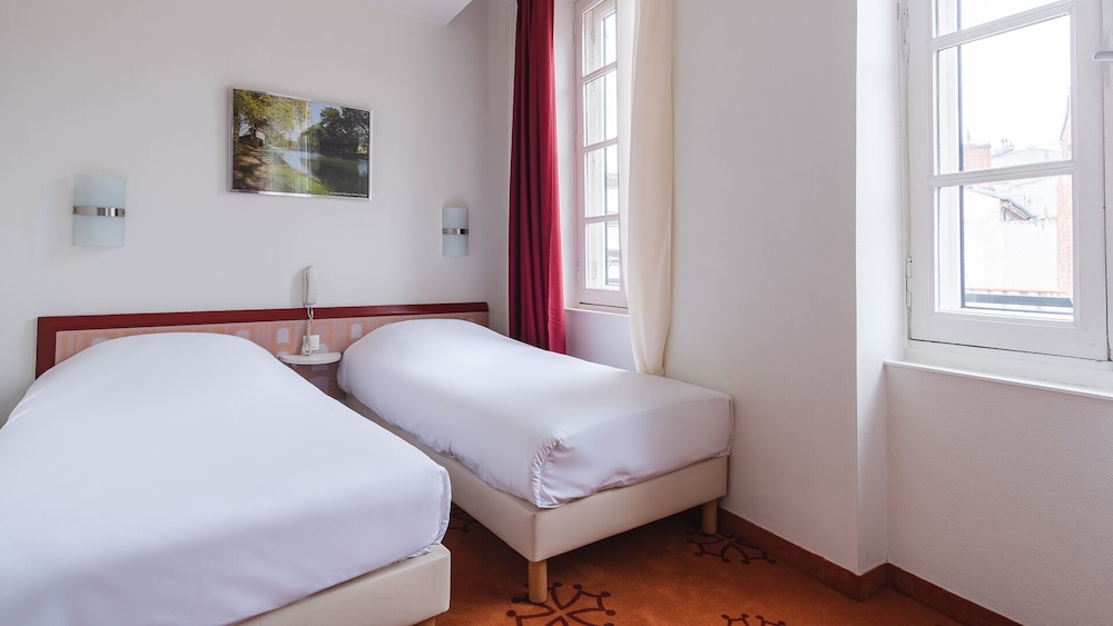 Room at Alfred Hotels Victor Hugo, TOULOUSE