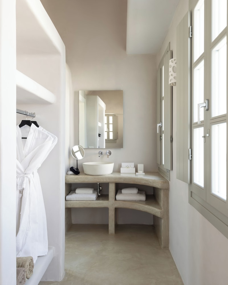 Danae Suites 49/50