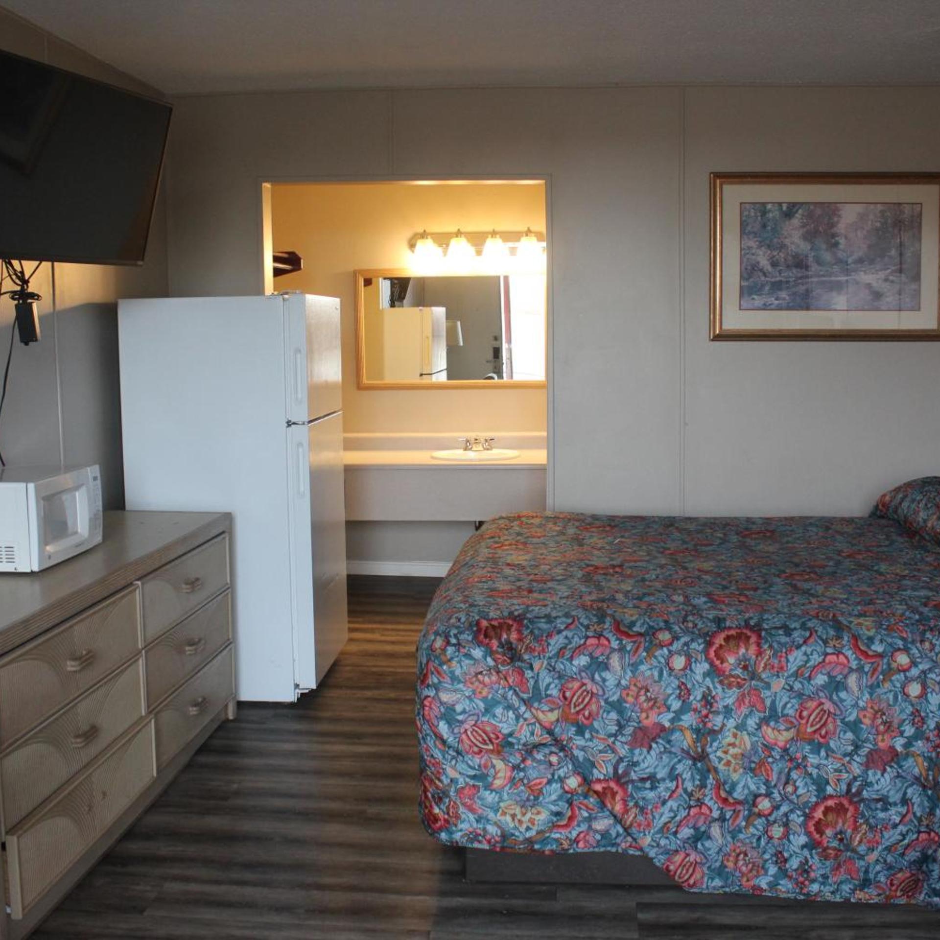 استوديو بسرير كينج، Red Carpet Inn Louisville 3/10