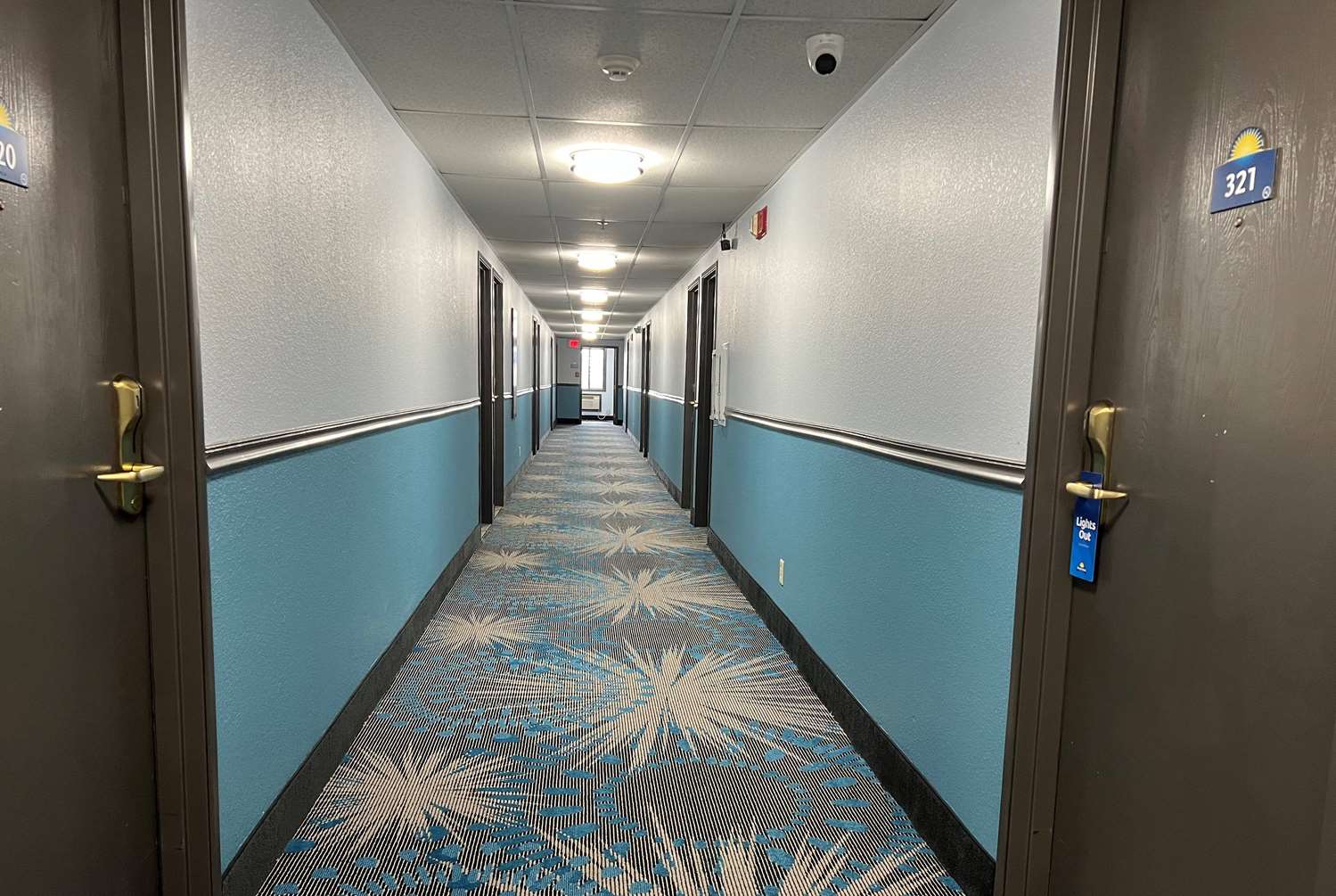 Days Inn & Suites By Wyndham Des Moines Airport 21/40