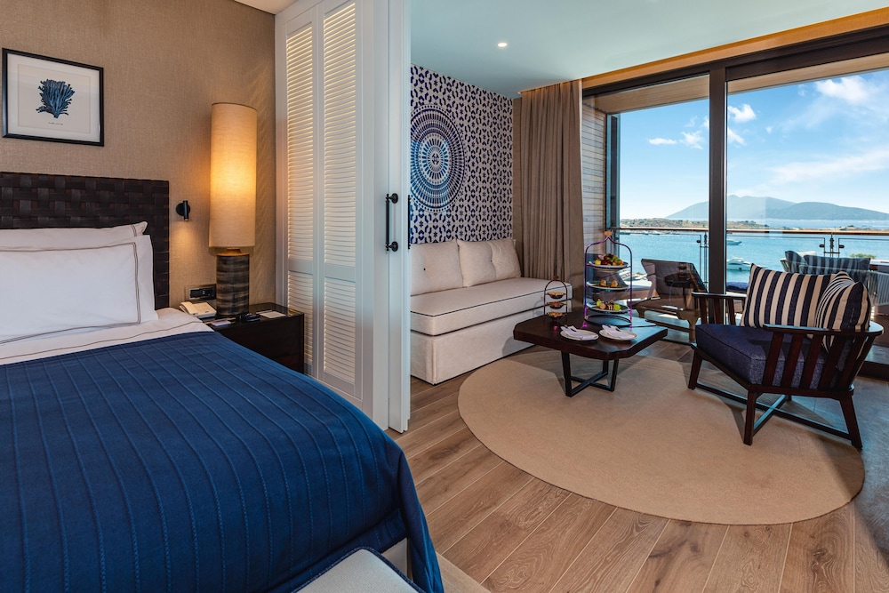 The Norm Le Chic Bodrum 28/75
