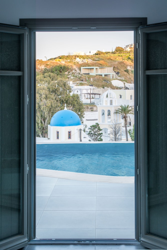 Amphitrite Suites Santorini 10/68