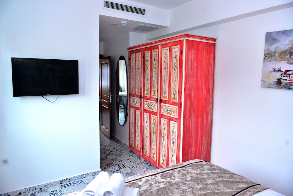 Oriella Hotel 30/40