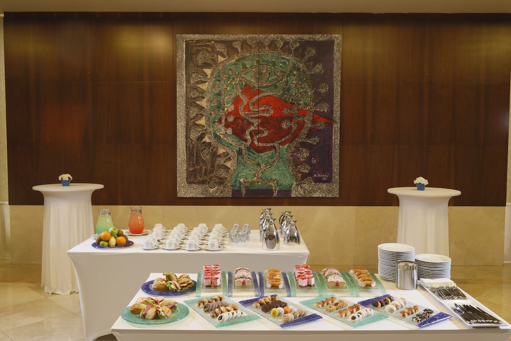 ISG Airport Hotel 30/63