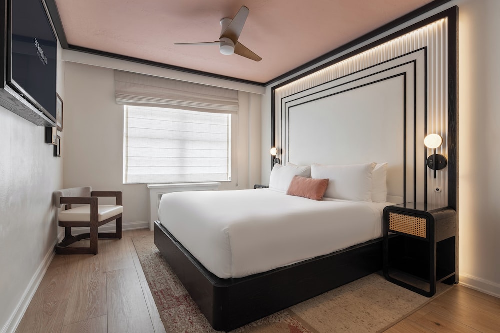 Deluxe, Single, Queen Bed, Eurostars Winter Haven 5/10