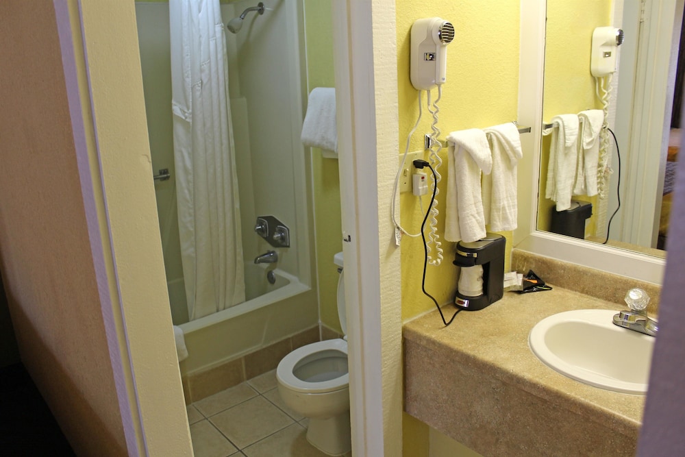Americas Best Value Inn Conyers 52/54