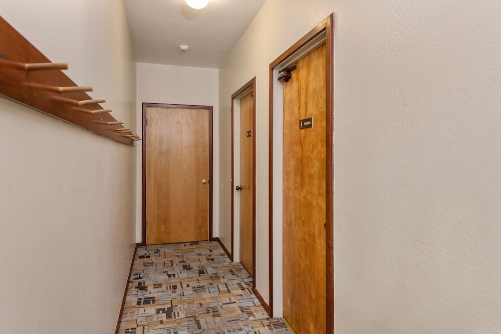 Harbor Lite Lodge 17/50