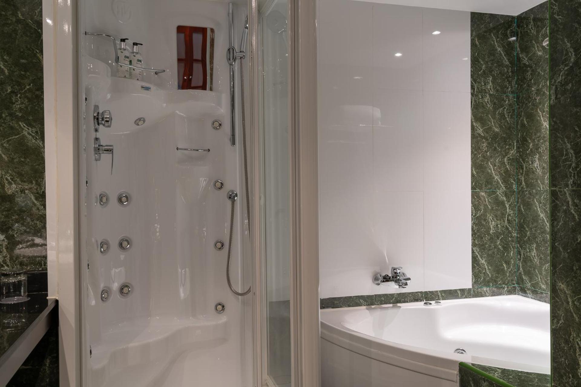 غرفة رومانسية، Gran Hotel Attica 21 Las Rozas Formerly Gran Hotel Las Rozas 2/3