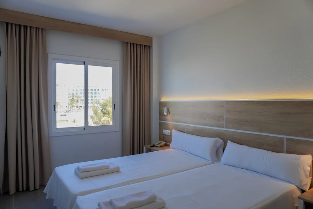 1 BEDROOM, APARTMENT, SINGLE, POOL VIEW, BALCONY