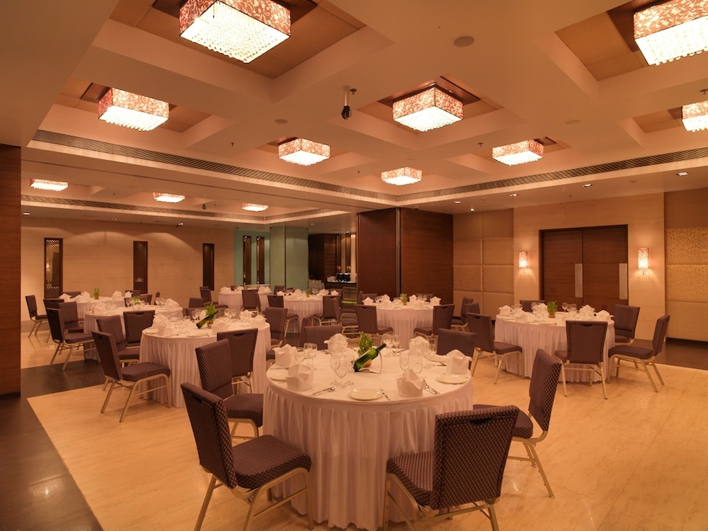 Spree Shivai Hotel 23/28