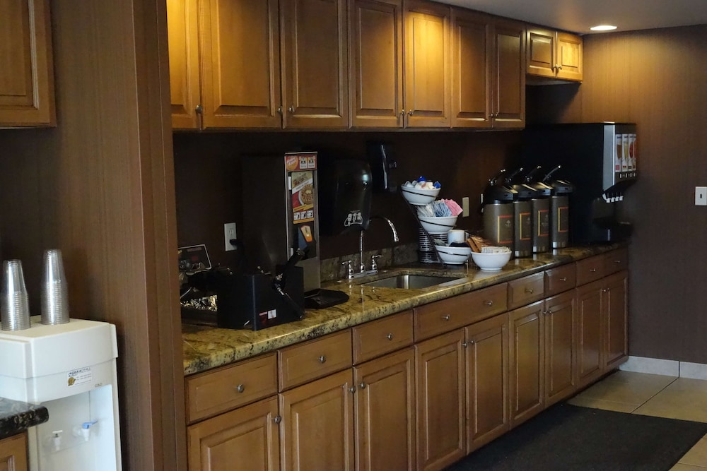 Country Inn & Suites by Radisson, Phoenix Airport, AZ 28/46