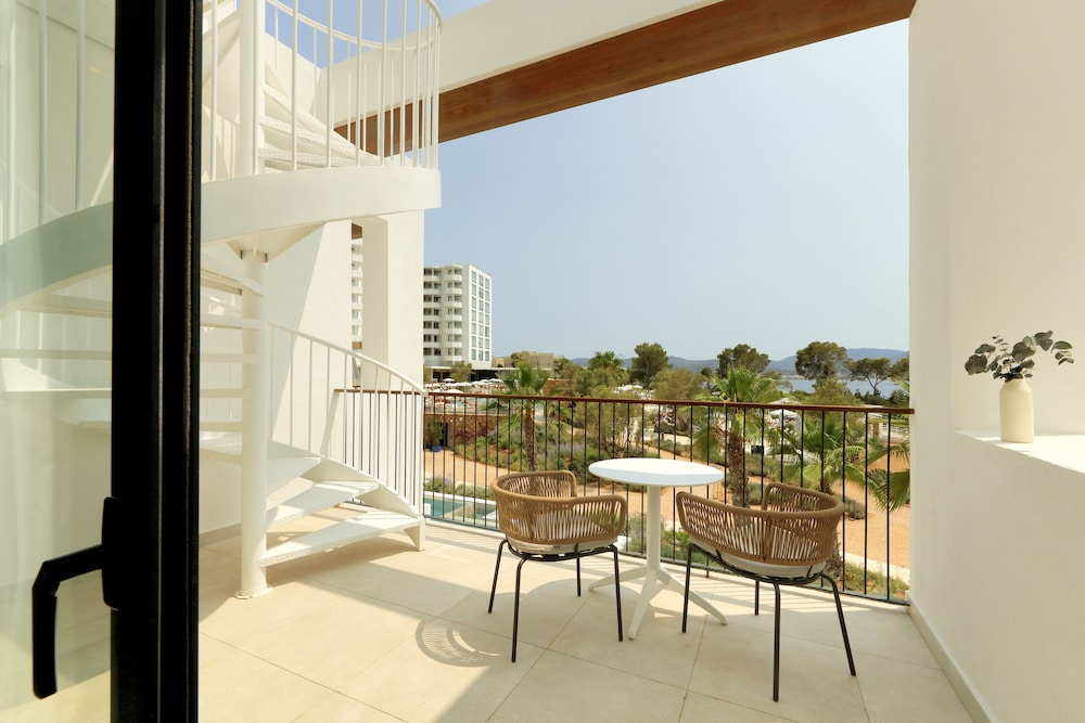 The Signature Level at TRS Ibiza Hotel 59/60