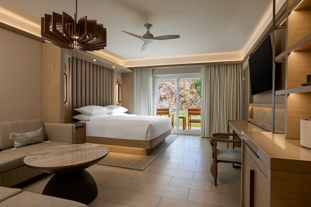 Deluxe, King Bed, Resort View, Sofa, Balcony