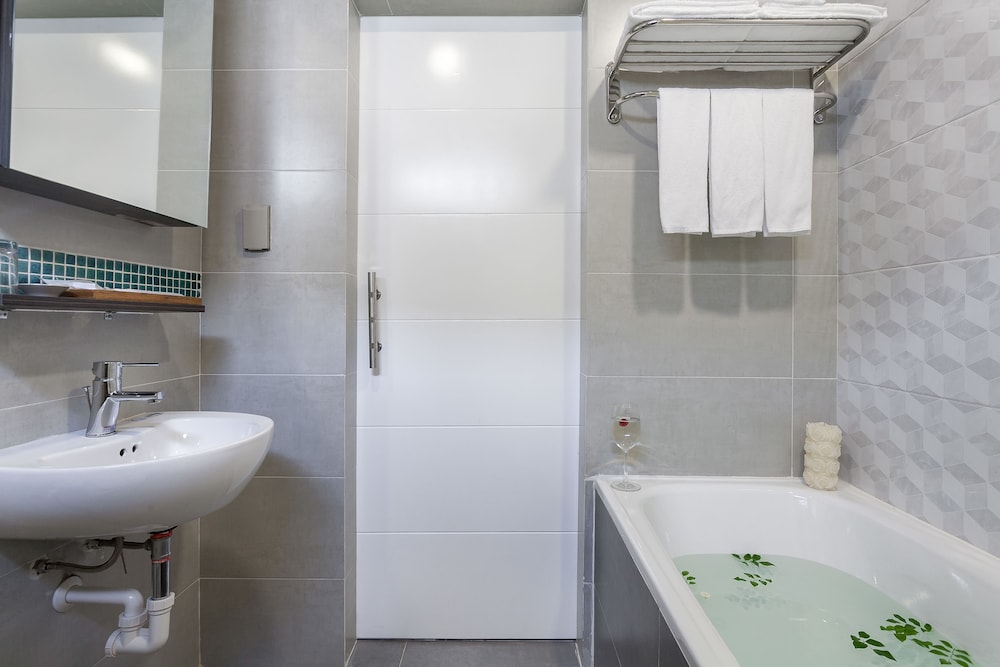 La Regatta Boutique Residences 71/72