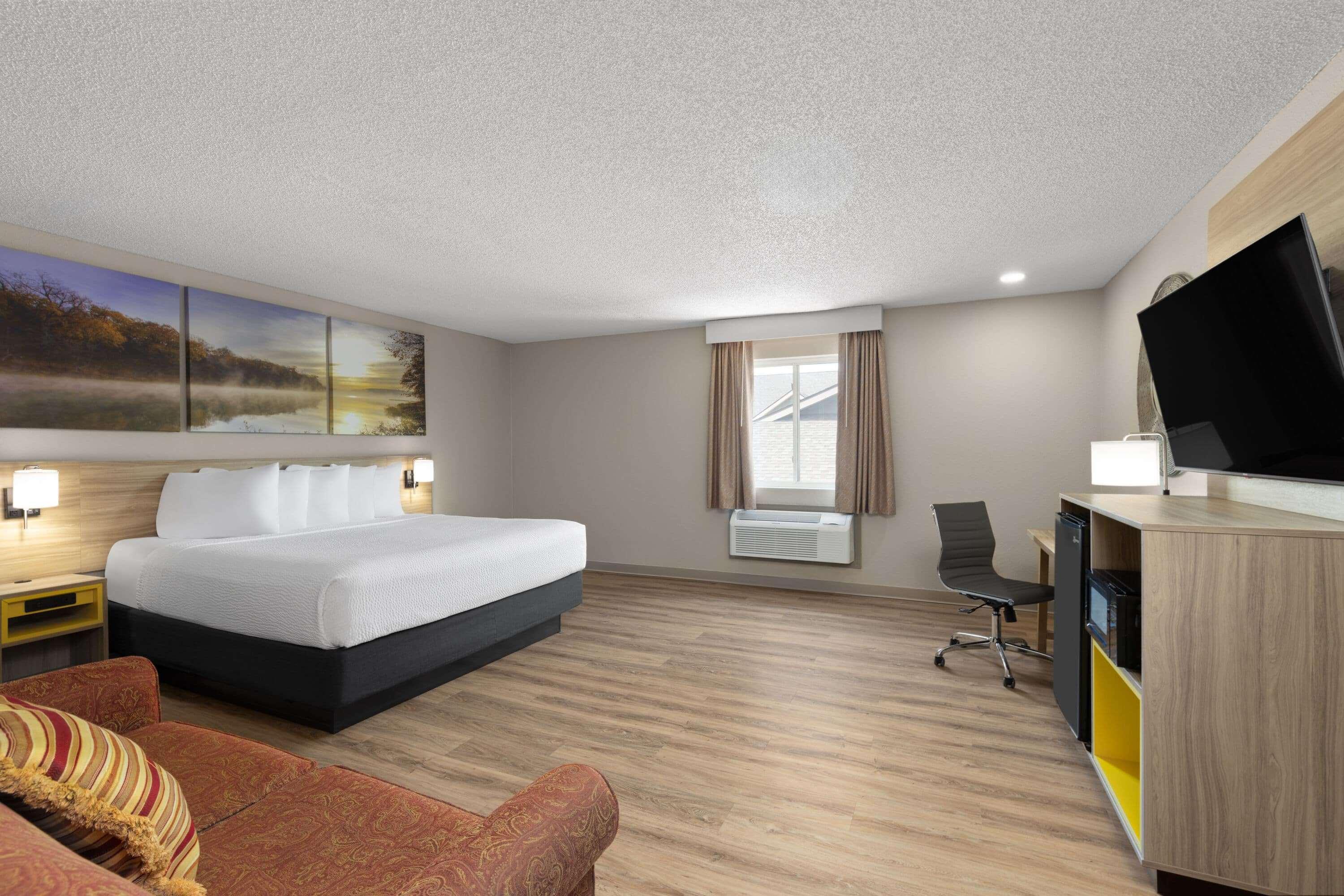 Suite, King Bed, Low Floor