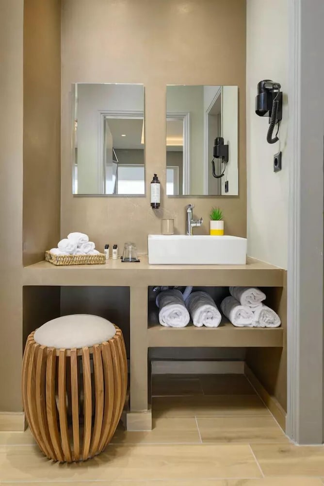Nicolas Grand Suites 63/63