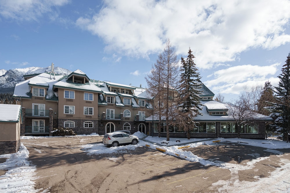 Canmore Pocaterra Inn & Waterslide 78/81