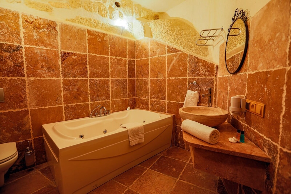 Sinasos Palace Cave Hotel 46/48