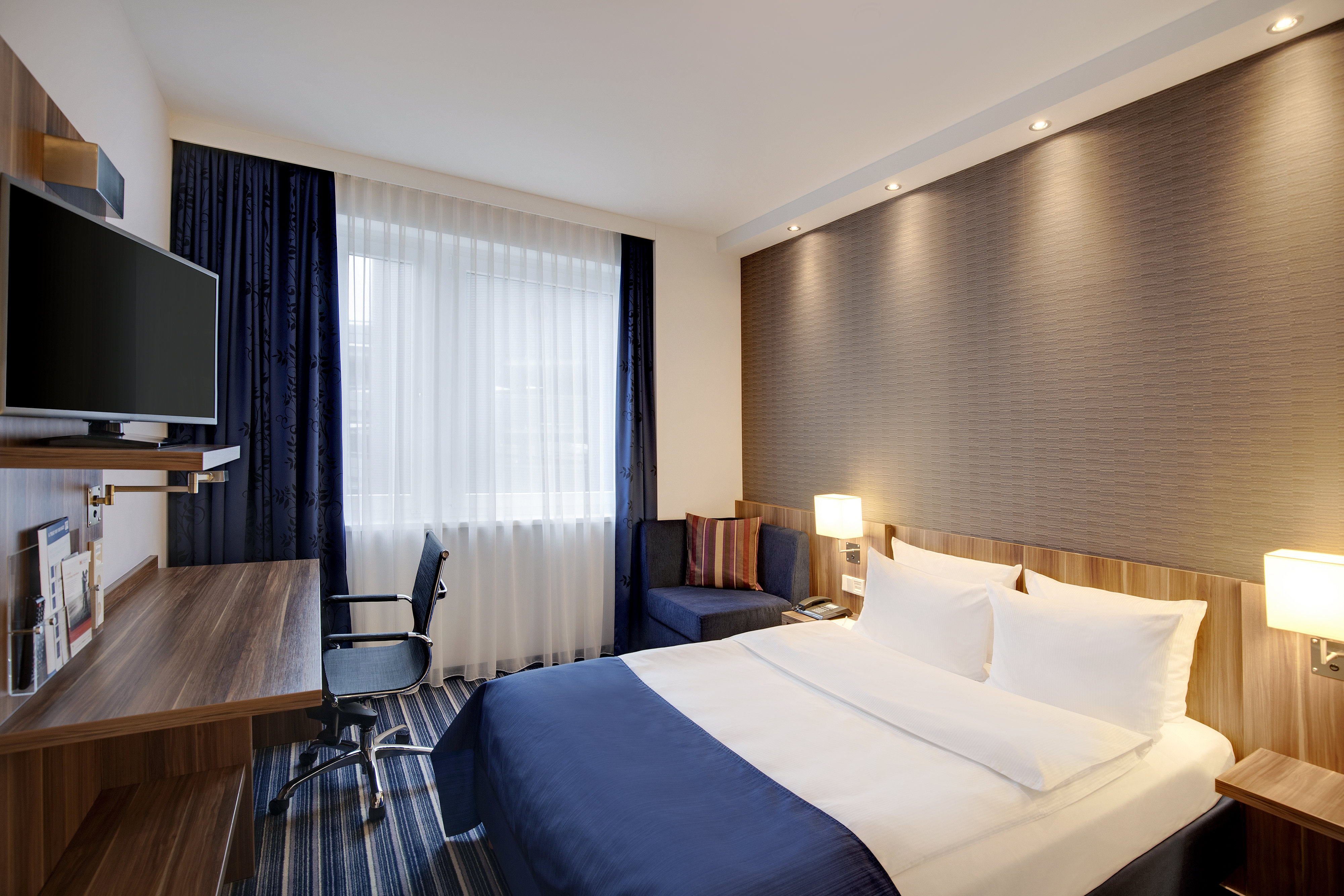 HOLIDAY INN EXPRESS BREMEN AIRPORT 18/47