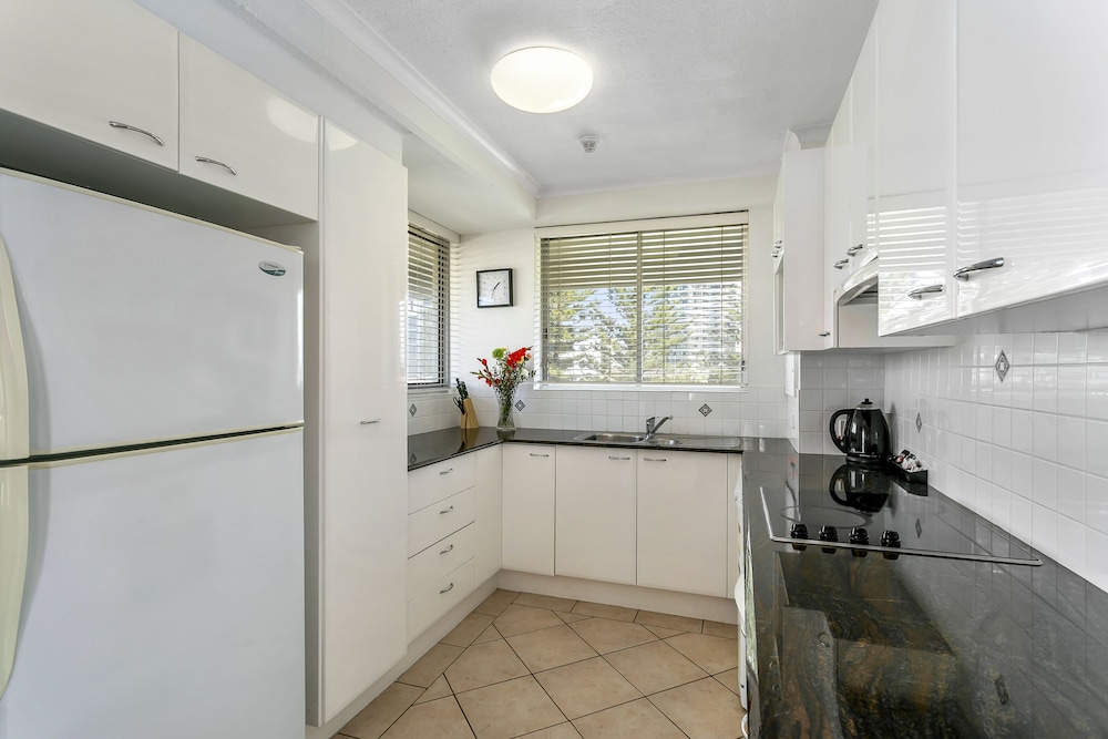Surfers Beachside Holiday Apartments 15/35