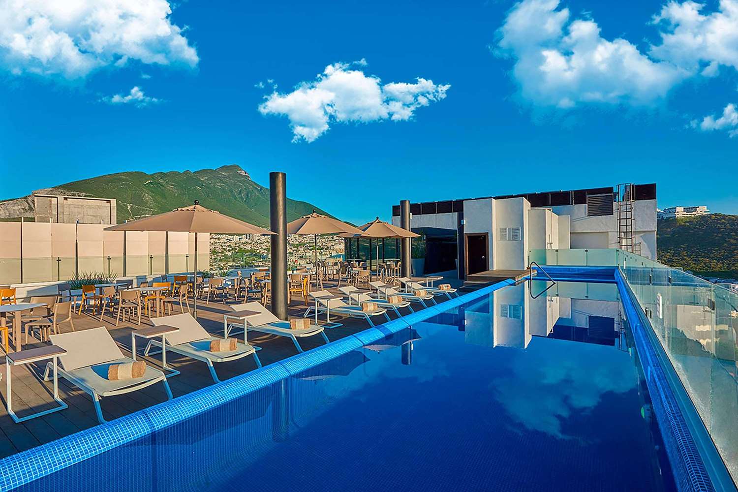 SJ Grand Hotel Monterrey 20/21