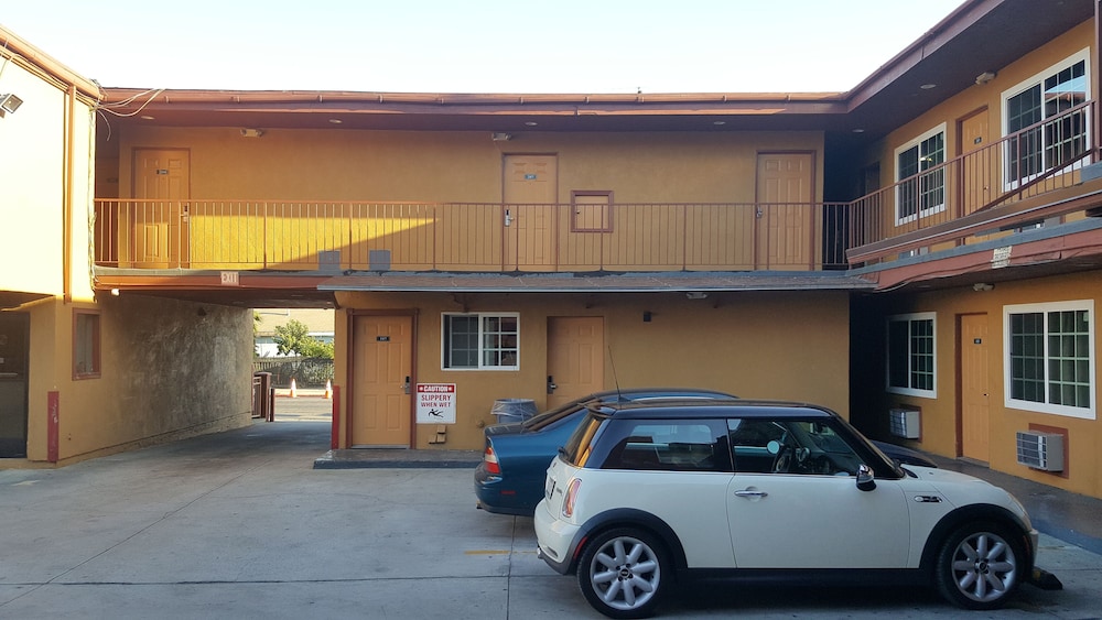Central Inn Motel On 41 Street 36/38