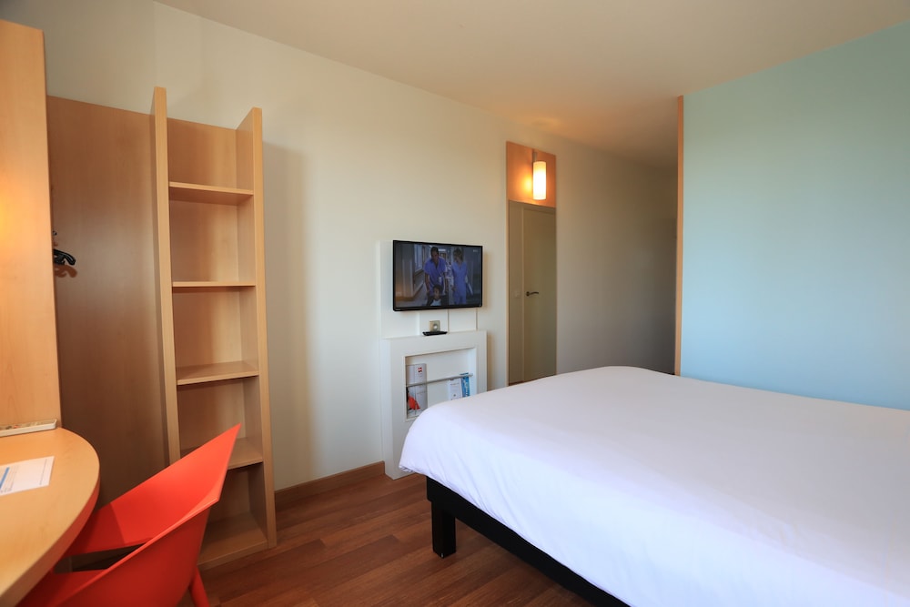 Ibis Aurillac 23/63