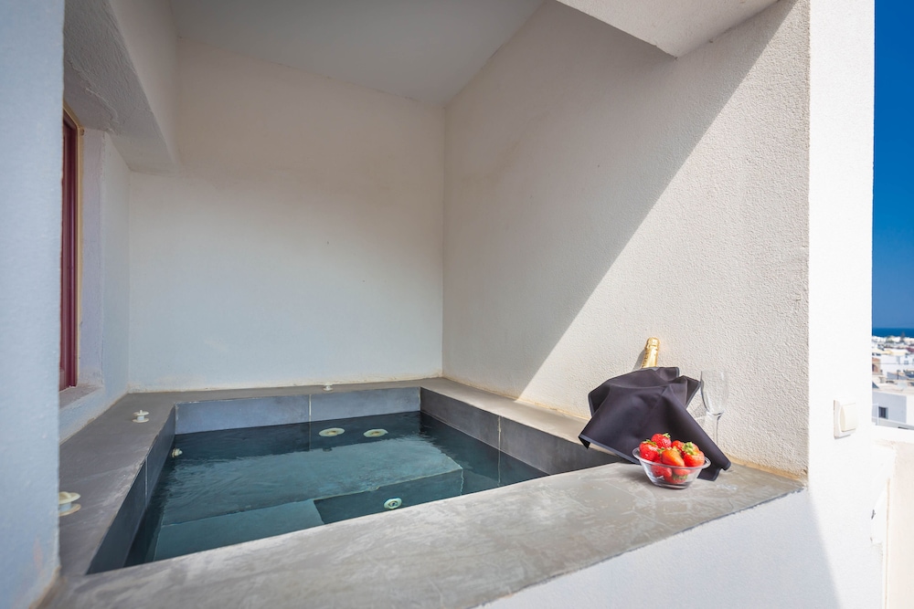 MAR N MAR CROWN SANTORINI HOTEL AND SUITES 29/48