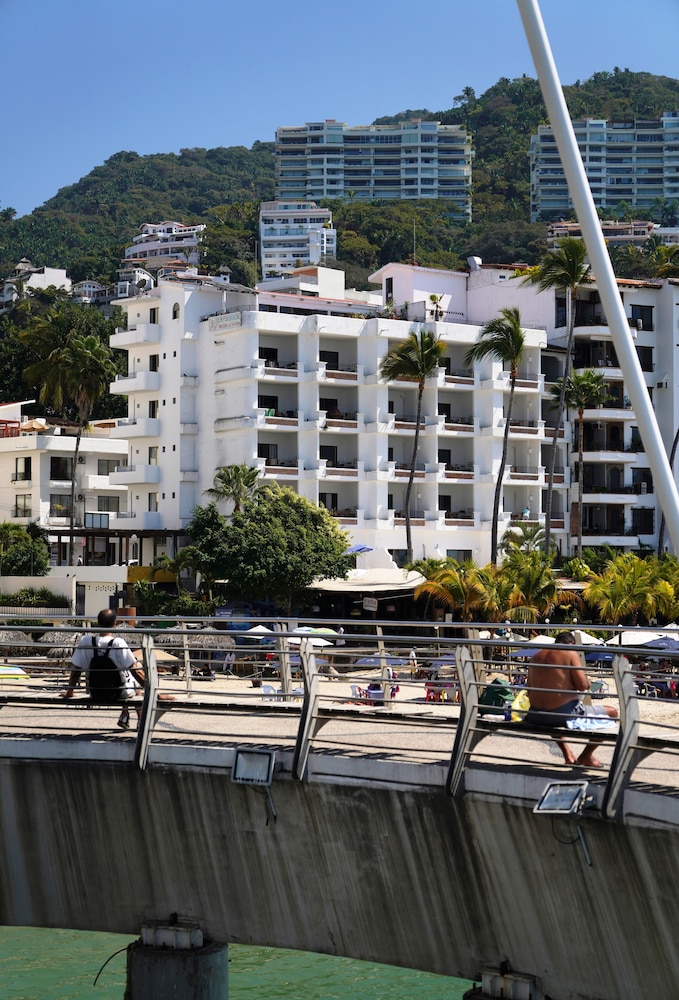 Emperador Vallarta Beachfront Hotel and Suites 73/74
