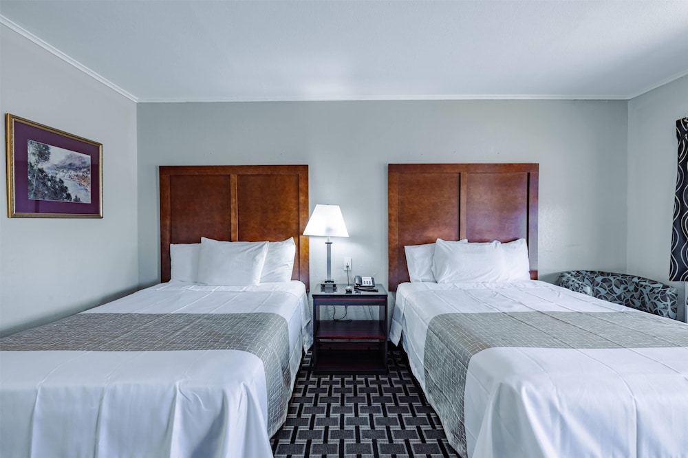 Efficiency, 2 Double Beds