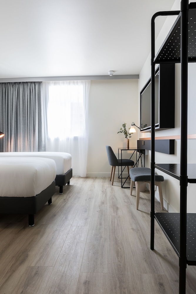 Mercure Paris Gennevilliers 52/76