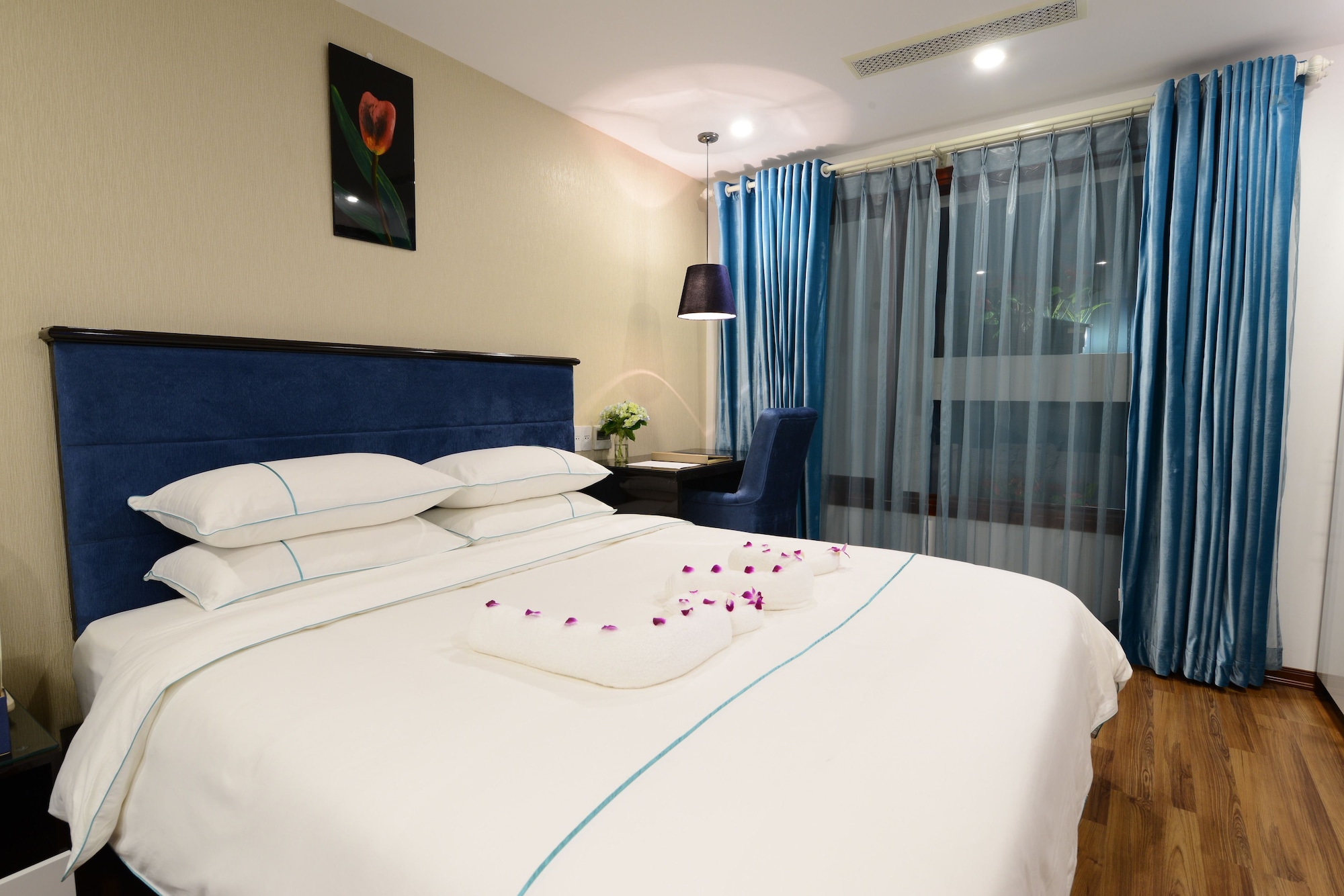 DELUXE, DOUBLE BED