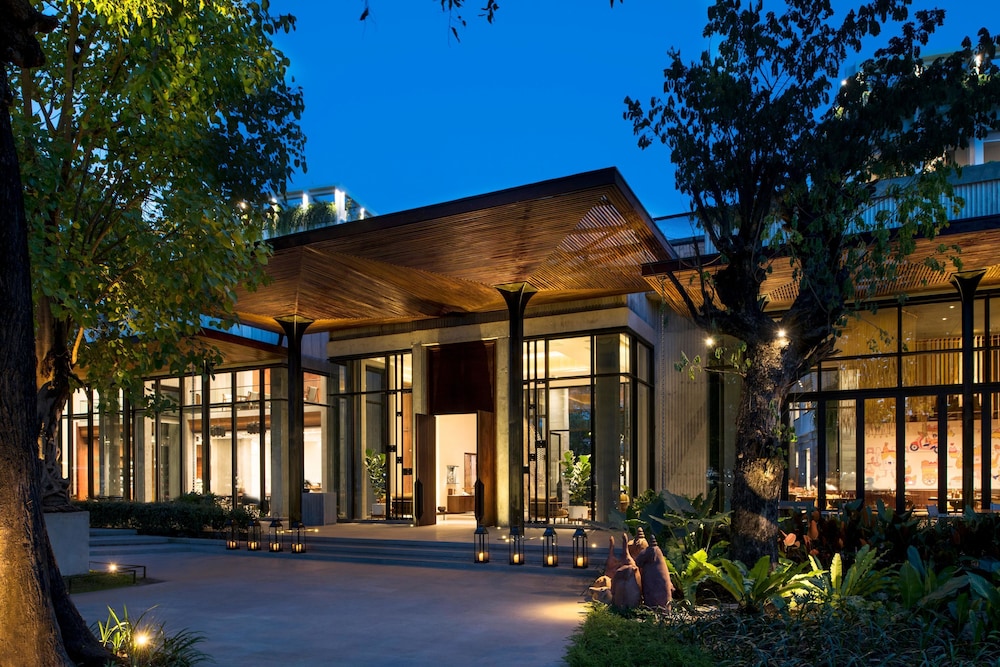 Treeline Urban Resort 3/48