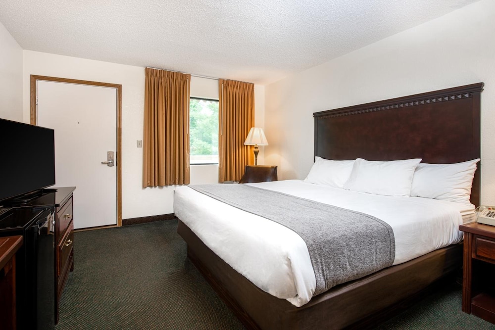 Brookwood Inn 13/46