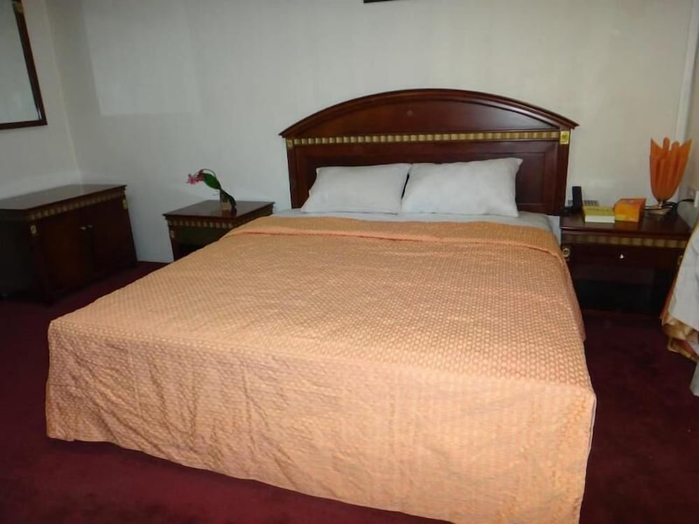 Ed Scob Suites 17/25