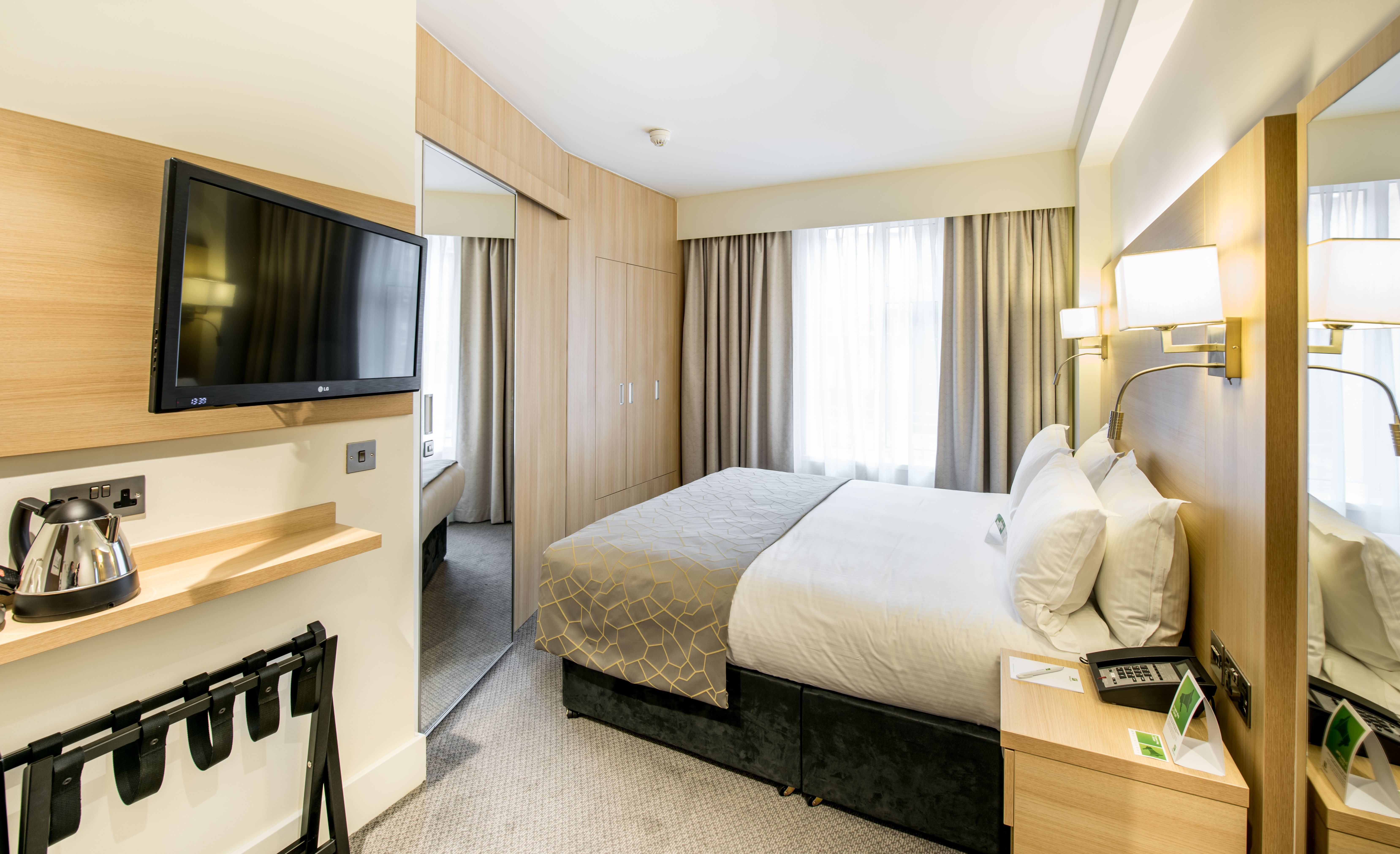 Standard, King Bed, Holiday Inn London - Kensington High St. by IHG 3/5