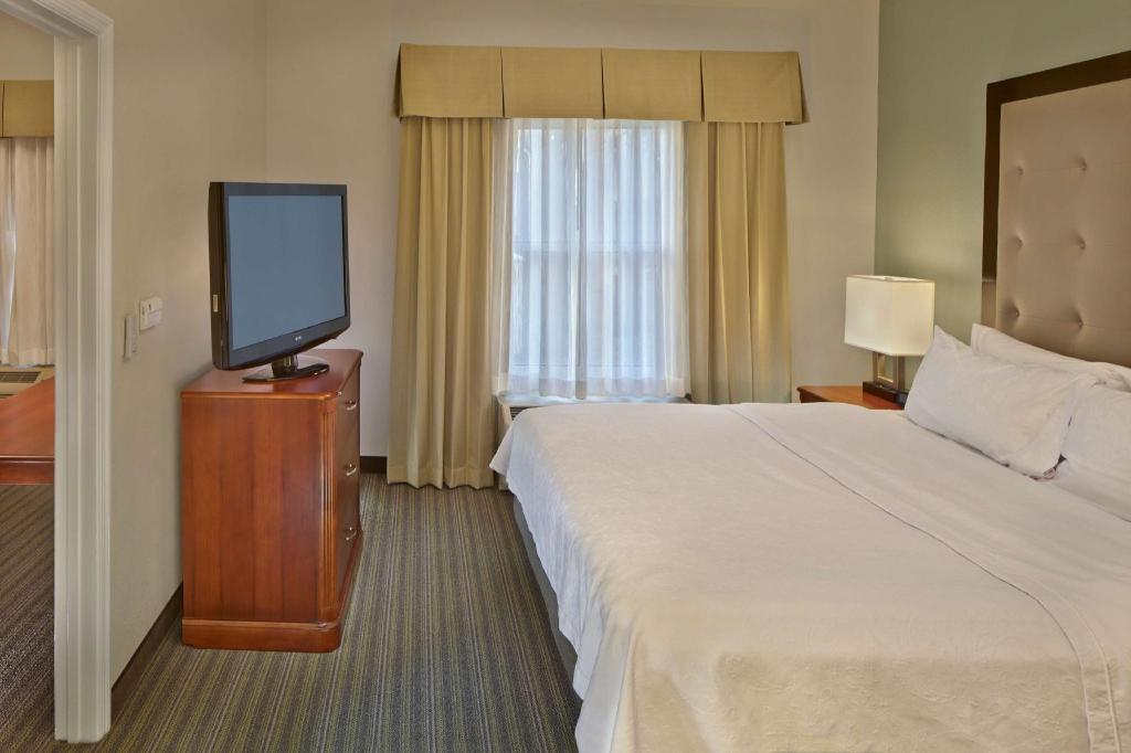 2 BEDROOMS, SUITE, 1 KING OR 2 QUEEN BEDS, ACCESSIBLE