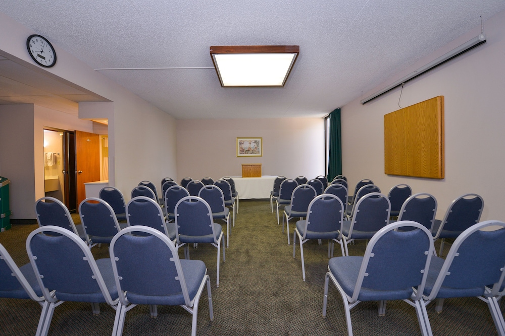 Greenstay Hotel and Suites 60/69
