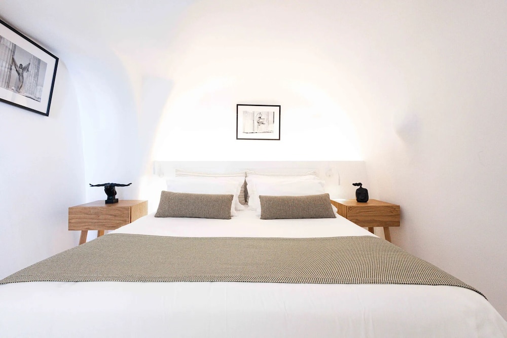 VILLA, QUEEN BED, SOFA